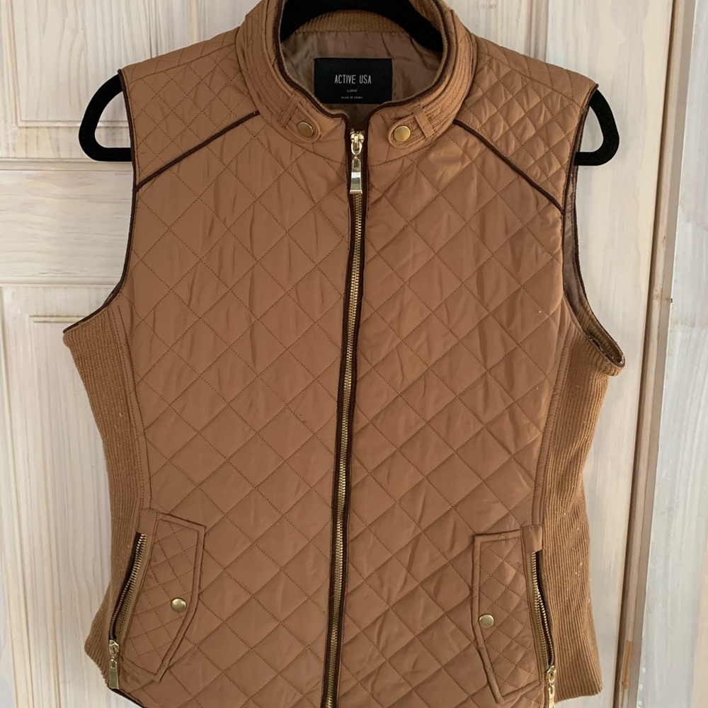 Active USA tan vest